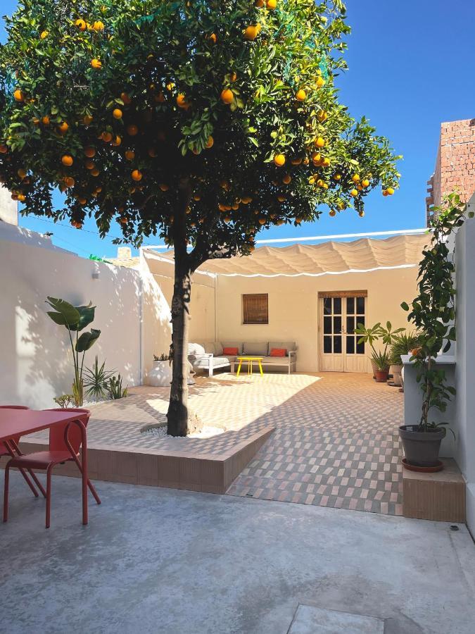 Design & Art, Patio With Orange Tree, Near Seville Carrion de Los Cespedes Exterior foto