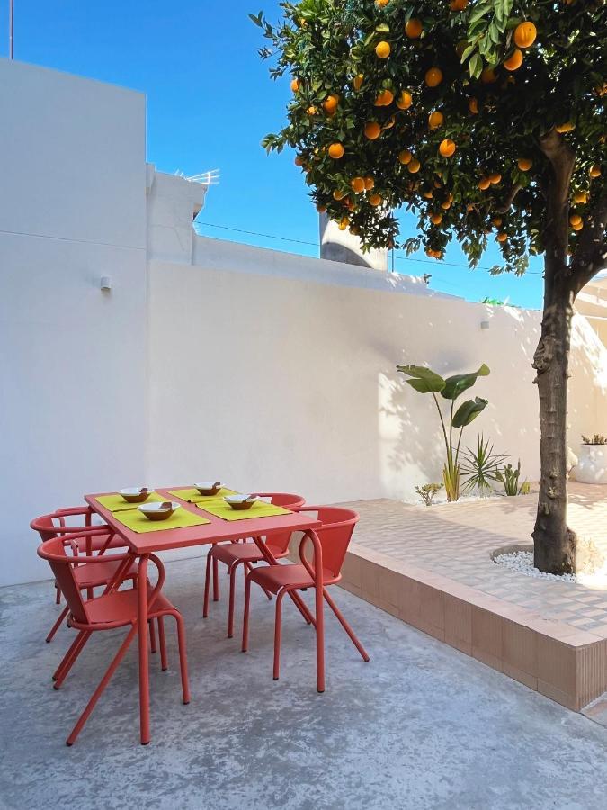 Design & Art, Patio With Orange Tree, Near Seville Carrion de Los Cespedes Exterior foto